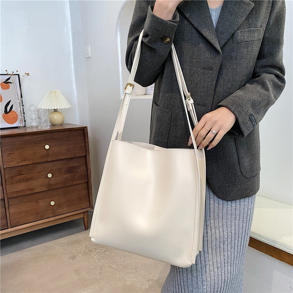 Rivia | Tote Bag