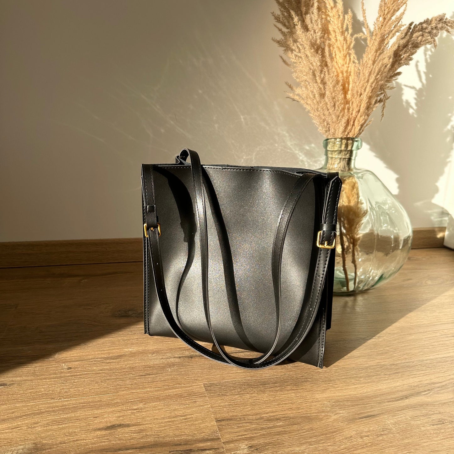 Rivia | Tote Bag