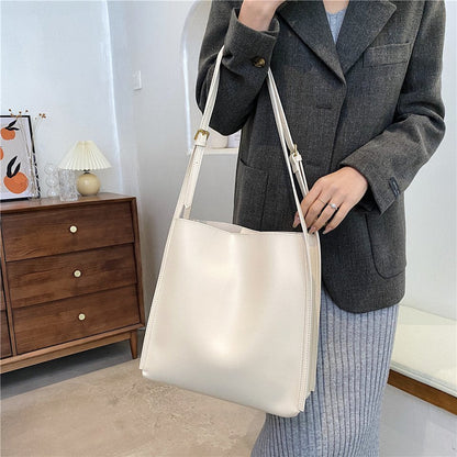 Rivia | Tote Bag