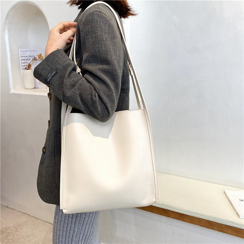 Rivia | Tote Bag
